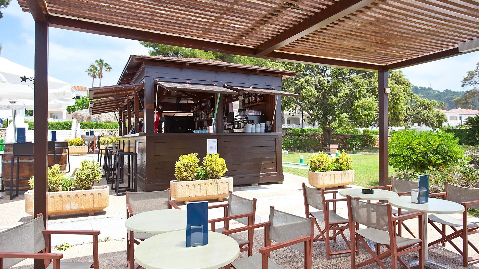 Seth Mestral & Llebeig Santo Tomas Aparthotel